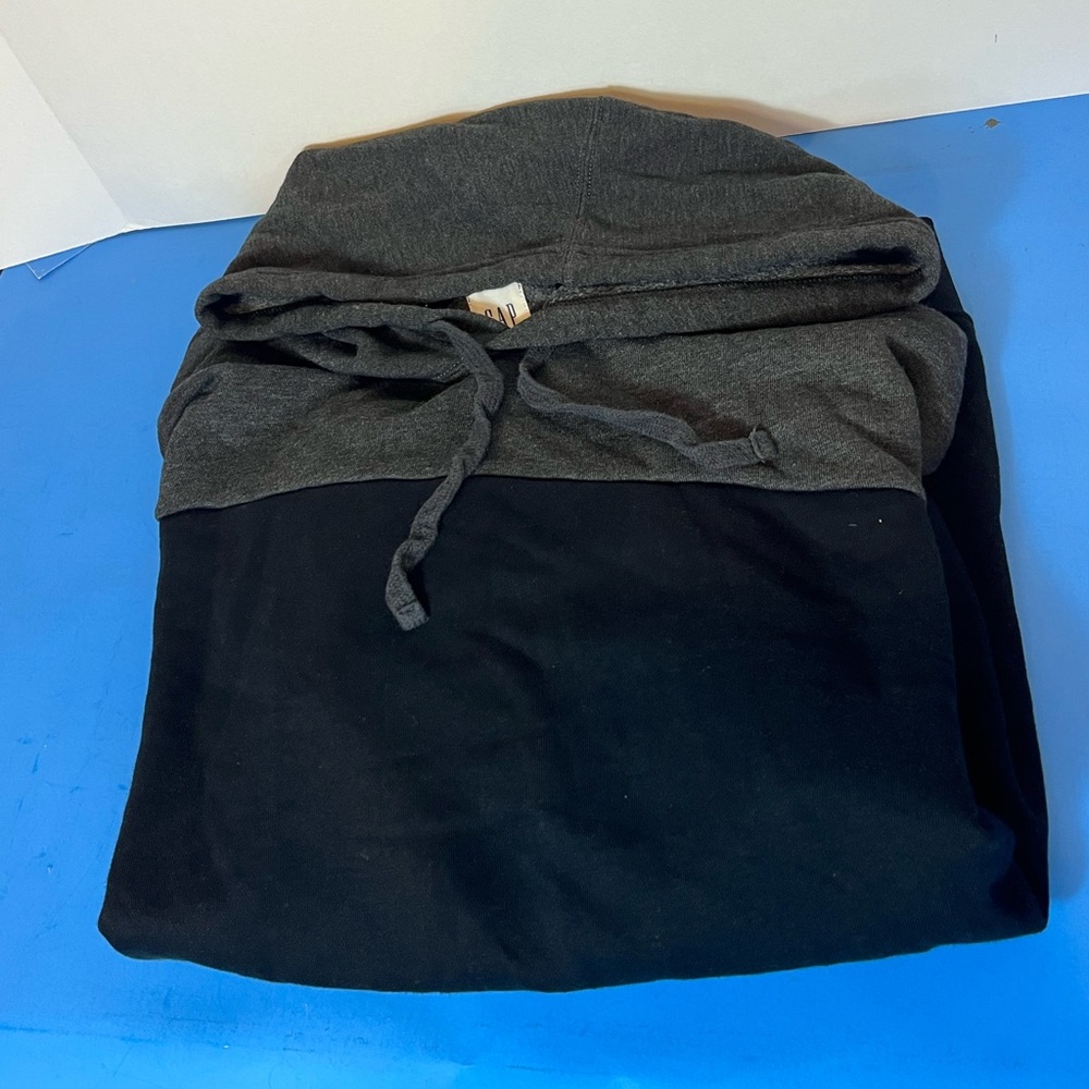 GAP Charcoal and Heather Gray Sweatshirt Men’s Size XXL Gently Used Condition